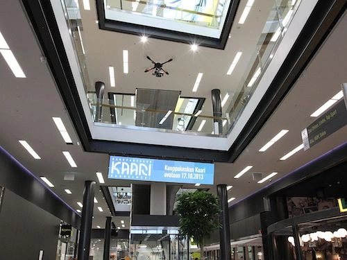 Kauppakeskus Kaaren sisä infonäyttö eli digital signage näyttö